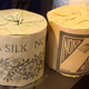 Rollos de papel higiénico fabricados por Nokia en los 60 expuestos en un museo de Tampere, Finlandia.